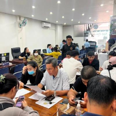 Nhân viên phòng công chứng quận 9 (TPHCM): “Dạo này, tôi làm không kịp thở!”