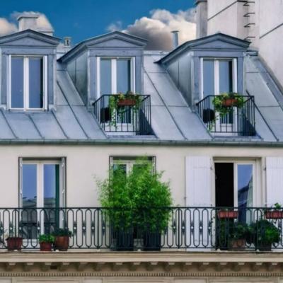 NHỮNG CĂN HỘ ÁP MÁI Ở PARIS THÀNH 'LÒ NƯỚNG'