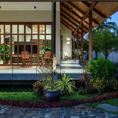 BIỆT THỰ VỚI KIẾN TRÚC TRUYỀN THỐNG MÁI DỐC NGÓI ĐỎ